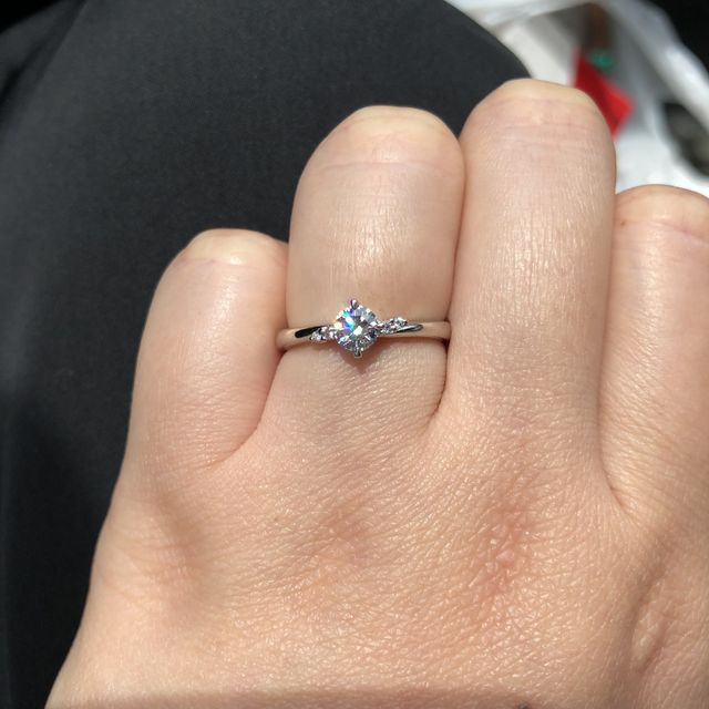 【アイプリモ(I-PRIMO)の口コミ】 メレダイヤのついた指輪を探していて、この指輪はストレートですが、メレ…