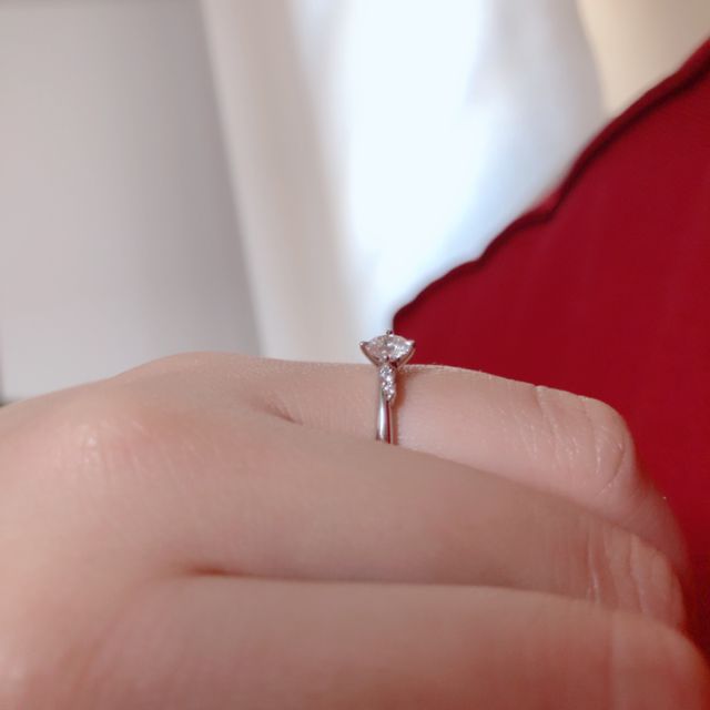【アイプリモ(I-PRIMO)の口コミ】 メレダイヤのついた指輪を探していて、この指輪はストレートですが、メレ…