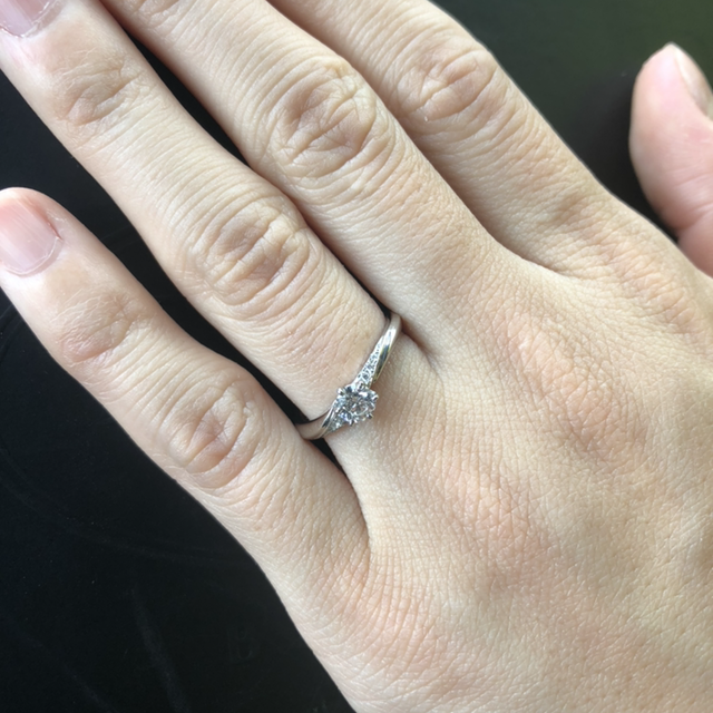 【エクセルコダイヤモンド(EXELCO DIAMOND)の口コミ】 まずはスタッフさんの姿勢です。5店舗以上見に行ったのですが、その中でも…