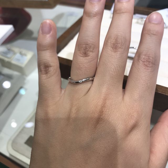 【TRECENTI(トレセンテ)の口コミ】 指輪の内側が丸くなっているため非常に着け心地が良く、アクセサリーを付…