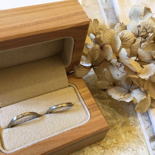 【uchimari(ウチマリ)の口コミ】 指輪の素材、デザイン、細さ、色、刻印
全てが手作りなのにお値段もリーズ…