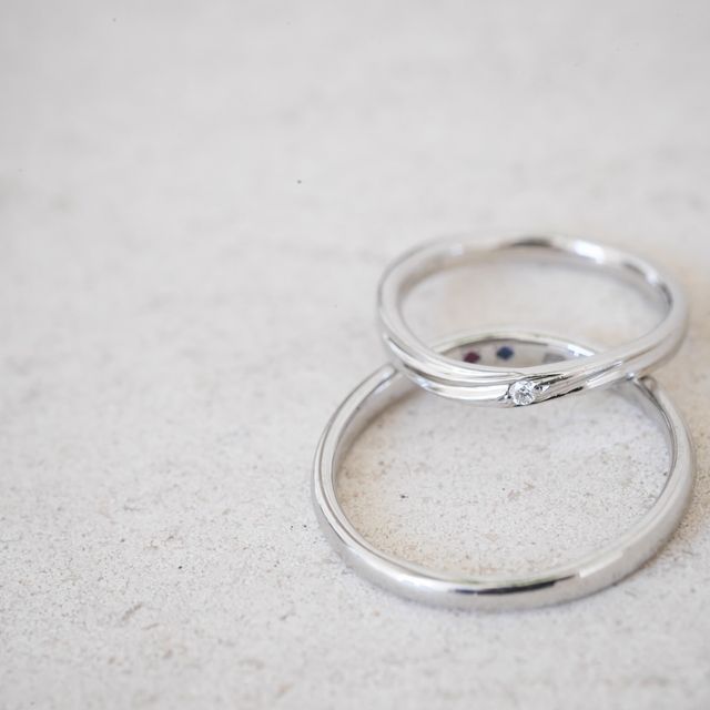 【Something Blue(サムシングブルー)の口コミ】 ダイヤモンドがたくさんついているものや、ごつごつしたものではなく、ほ…