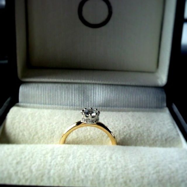 【Galopine & Galopin(ガロピーネガロパン)の口コミ】 ゴールドとプラチナのコンビネーションが個性的で、台座にメレダイヤが一…