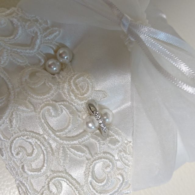 【ラザール ダイヤモンド(LAZARE DIAMOND)の口コミ】 指が太めなのがコンプレックスでしたが、こちらのデザインは、指の太さが…