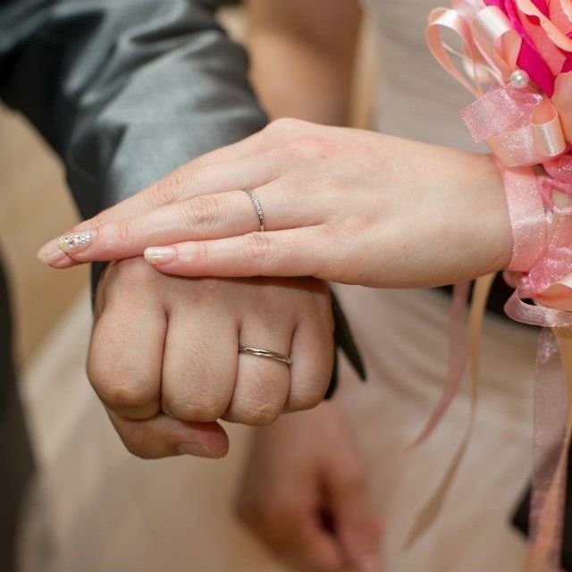 【Galopine & Galopin(ガロピーネガロパン)の口コミ】 婚約指輪と重ね付けをしても綺麗に見える指輪が良いと思い、同じ名前のこ…