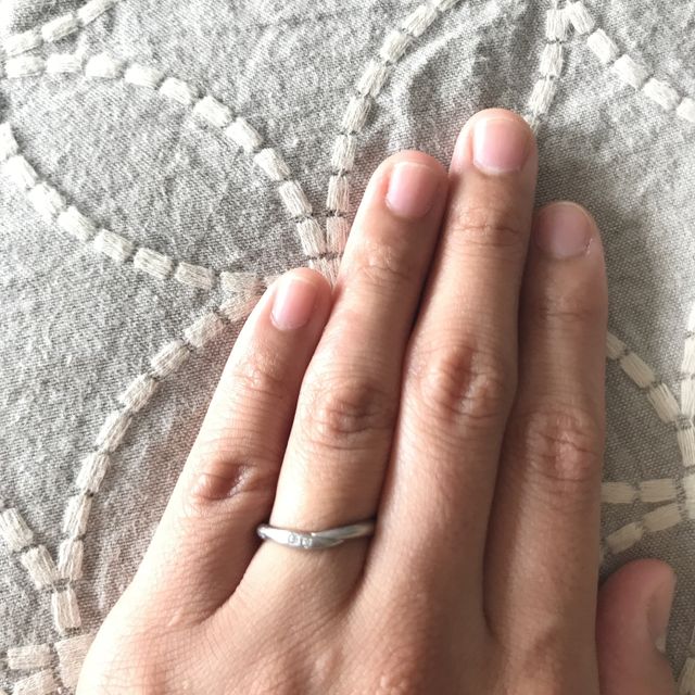 【STAR JEWELRY(スタージュエリー)の口コミ】 ただの丸よりこのカーブした？デザインのほうが指が綺麗に見えるかなと思…