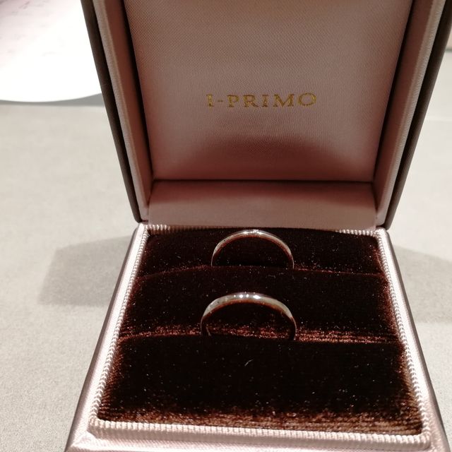 【アイプリモ(I-PRIMO)の口コミ】 シンプルで細身の指輪を探していました。
その時に出会ったのがこの指輪で…
