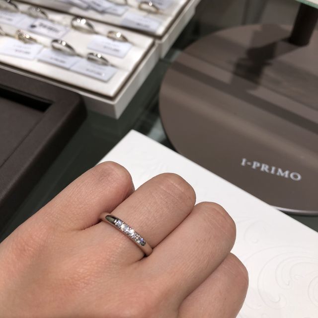 【アイプリモ(I-PRIMO)の口コミ】 シンプルかつ大人可愛いです。細くも太くもなく、日本人に一番しっくりく…