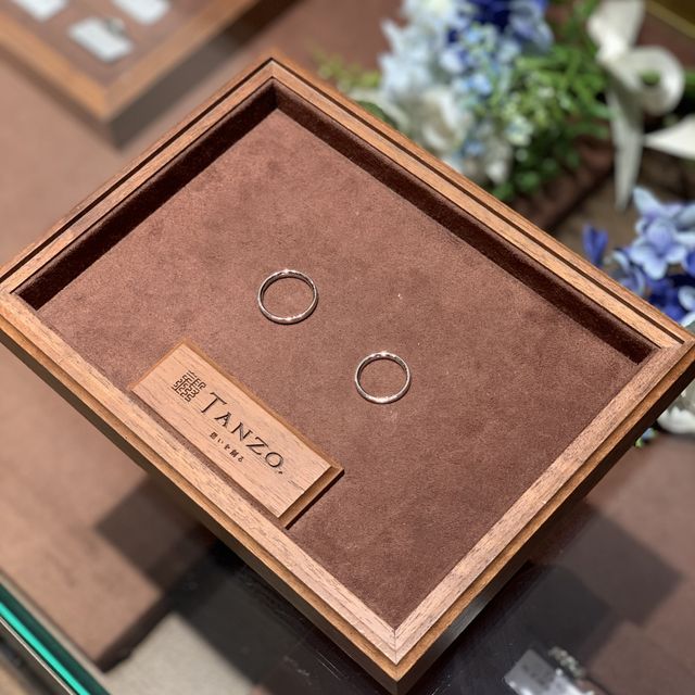 【TANZO.(鍛造指輪)の口コミ】 国内外の有名ブランド、結婚情報誌に載っている場所、ネットで調べてサン…