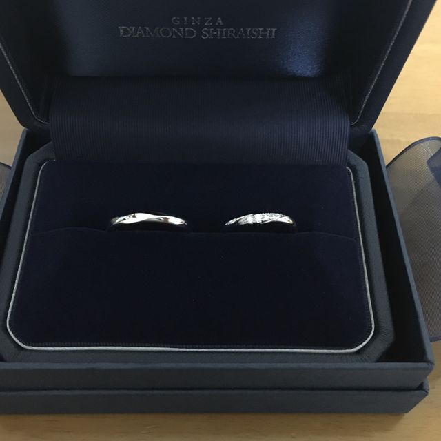 【銀座ダイヤモンドシライシの口コミ】 ストレートタイプの指輪がいい私とウェーブタイプがいい彼、2人の意向に合…