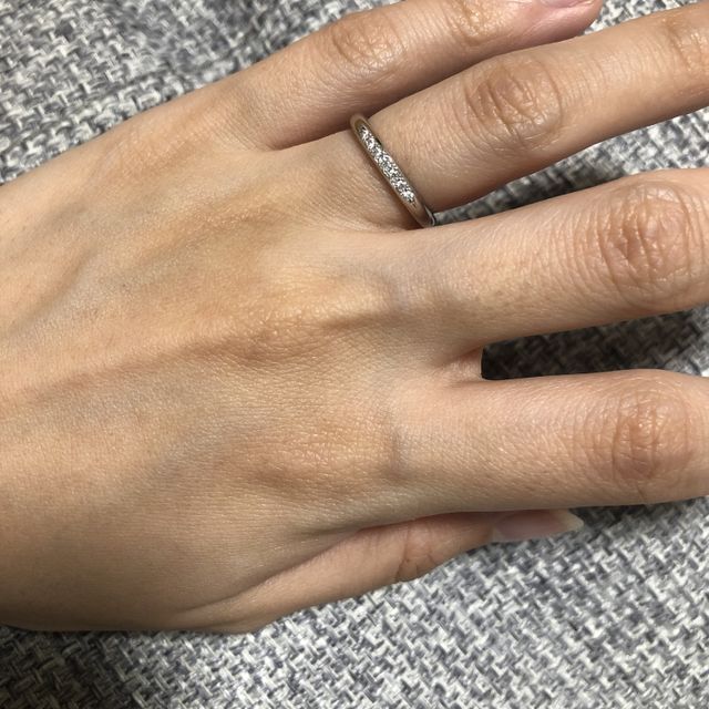 【銀座ダイヤモンドシライシの口コミ】 ハーフエタニティで探していましたが、引っかかりや悪目立ちが気になって…