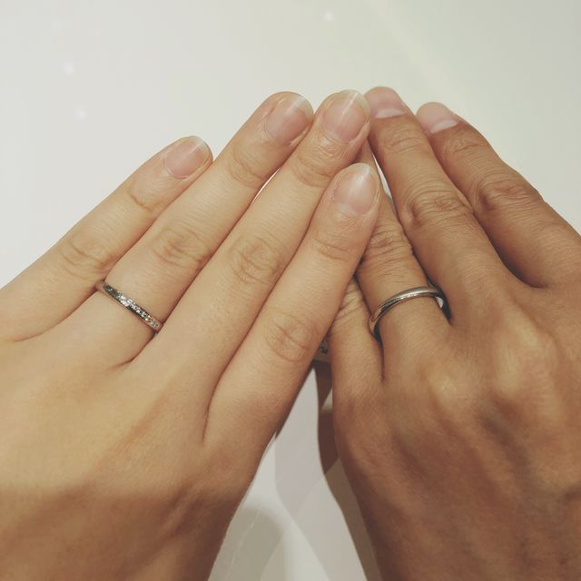 【4℃ BRIDAL(ヨンドシーブライダル)の口コミ】 デザインと価格が決め手でした。
シンプルだけど、少し煌びやか。丸いフォ…