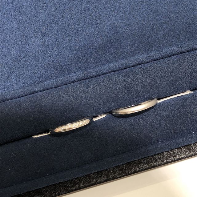 【4℃ BRIDAL(ヨンドシーブライダル)の口コミ】 デザインと価格が決め手でした。
シンプルだけど、少し煌びやか。丸いフォ…