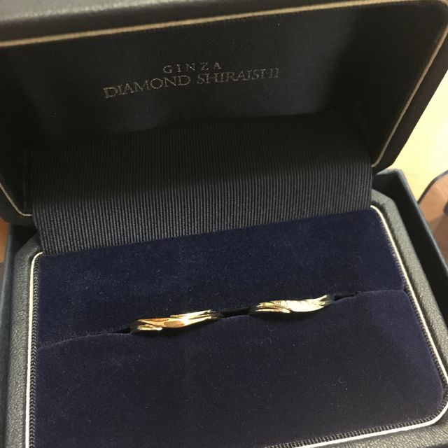 【銀座ダイヤモンドシライシの口コミ】 デザインがよかった。特に２つの色が合わさっている点を主人が気に入って…