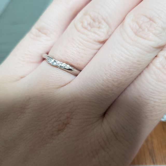 【銀座ダイヤモンドシライシの口コミ】 指輪のデザインもよく、石の素材の説明をきっちりしていただきました。ウ…