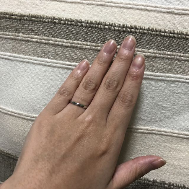 【銀座ダイヤモンドシライシの口コミ】 色々な指輪を見ているうちに、シンプルなものがいいなと思いました。シラ…