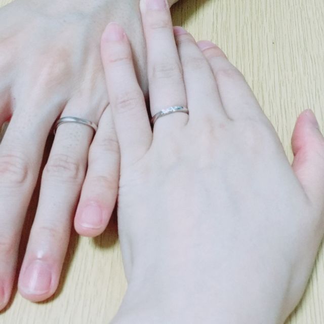 【銀座ダイヤモンドシライシの口コミ】 飽きの来ないデザインと、ダイヤモンドが入っているところ。
セットのもの…