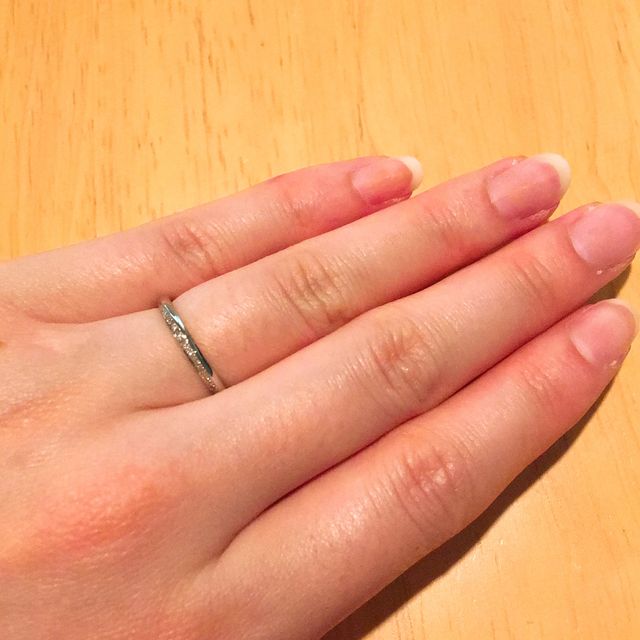 【銀座ダイヤモンドシライシの口コミ】 休日は、ダイヤの面を上向きにしてつけたり
お仕事ではダイヤの面を裏側に…