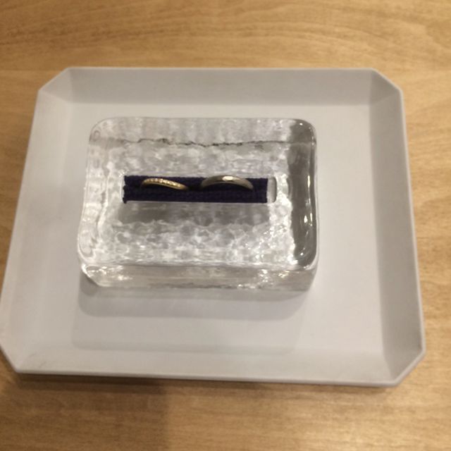 【mina.jewelry(ミナジュエリー)の口コミ】 新婦

曲線を描きその曲線なら並べたダイヤ。
ダイヤに合うシャンパンゴー…