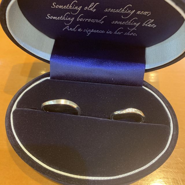 【Something Blue(サムシングブルー)の口コミ】 指が細長く綺麗に見えてはめた時の着け心地が良かった。
メンズデザインの…