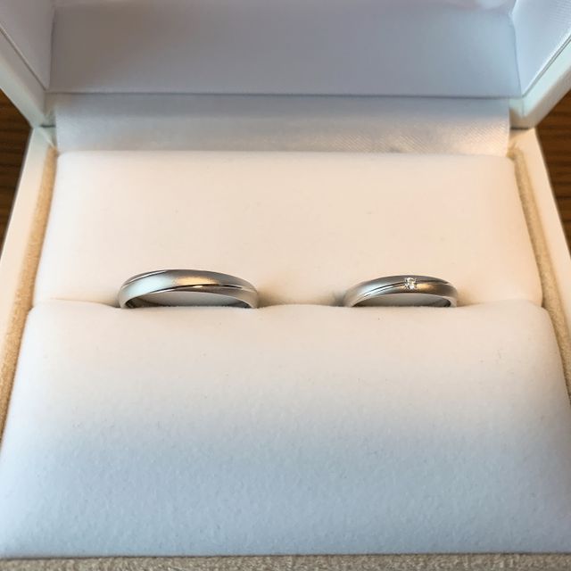 【PILOT BRIDAL(パイロットブライダル)の口コミ】 強度とデザイン。
シンプルな結婚指輪を探してました。
シンプルかつ煌び…