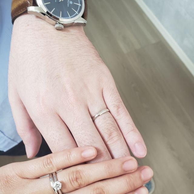 【uchimari(ウチマリ)の口コミ】 結婚指輪をどこで購入するか悩んでいた時、
ずっと付けるものだからふたり…
