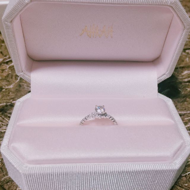 【AHKAH(アーカー)の口コミ】 結婚が決まる前に軽い気持ちで見に行って、お店で一目惚れしました！キラ…