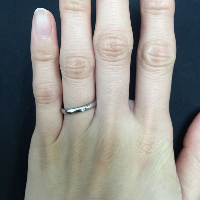 【銀座ダイヤモンドシライシの口コミ】 永く付けていられそうなシンプルなデザインと、つけた時の肌なじみがいち…