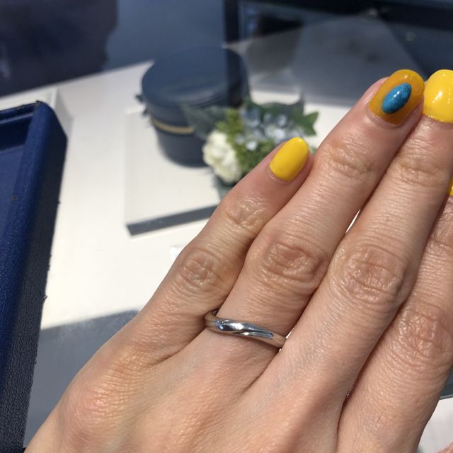 【銀座ダイヤモンドシライシの口コミ】 ストレートタイプより、ウェーブやV字型のデザインを探していたのですが、…