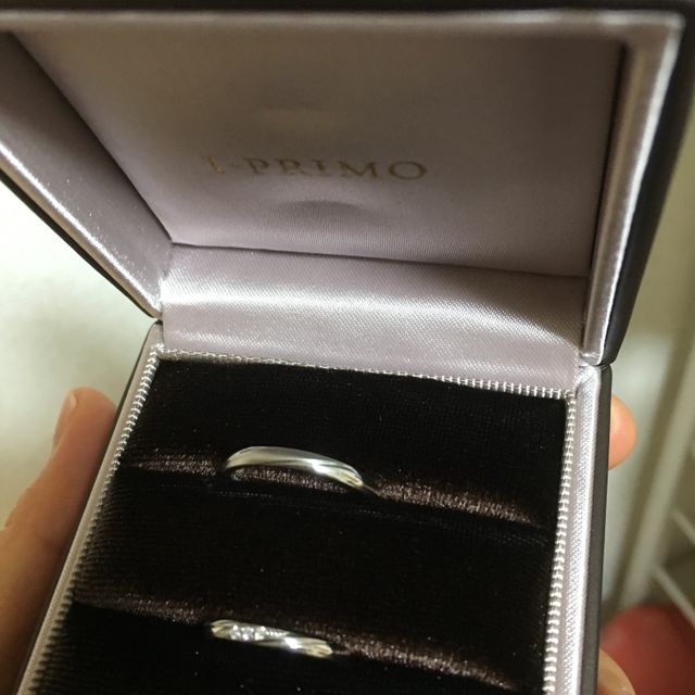 【アイプリモ(I-PRIMO)の口コミ】 婚約指輪と合わせてつけた時のことも考えて、宝石はそれほど多くなくても…