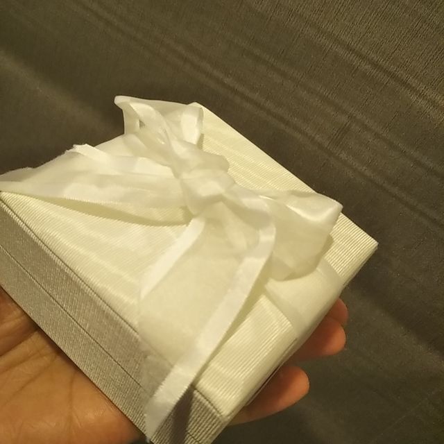 【ROYAL ASSCHER(ロイヤル・アッシャー)の口コミ】 小さい手で幼く見える手でも、指を揃えた時に指に沿ってカーブする形とダ…