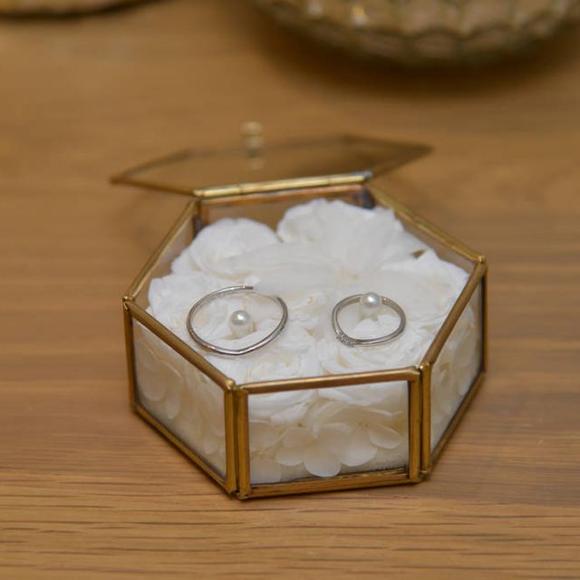 【アイプリモ(I-PRIMO)の口コミ】 婚約指輪と結婚指輪2つ重ねずけして似合うデザインを選びました。結婚指輪…