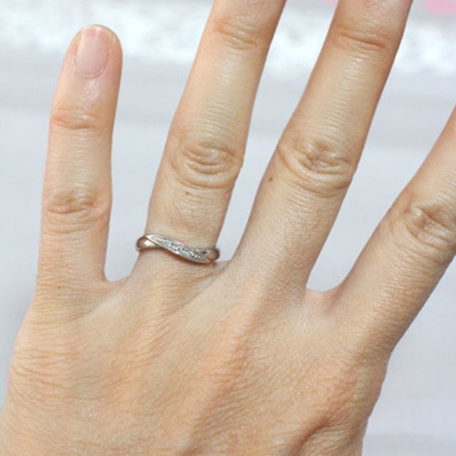 【ラザール ダイヤモンド(LAZARE DIAMOND)の口コミ】 指輪を付けっぱなしにしておきたかったので、家事などにも邪魔にならず普…
