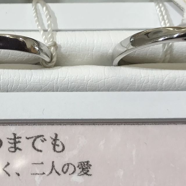 【EVANS BRIDAL(エヴァンスブライダル)の口コミ】 プラチナのストレートタイプのシンプルなものを探していましたが、ストレ…