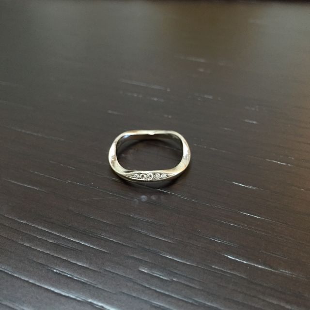 【EURO WEDDING BANDの口コミ】 ゴールドなのに派手すぎず、しかし華やかなデザインが夫婦揃って気に入り…