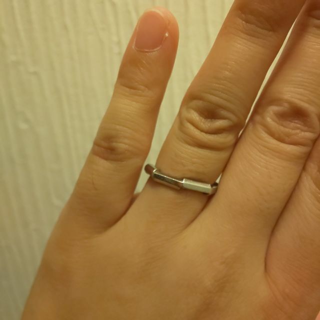 【グッチ(GUCCI)の口コミ】 シンプルなデザインだけど八角形で個性がでてて、即決で決めました。プラ…