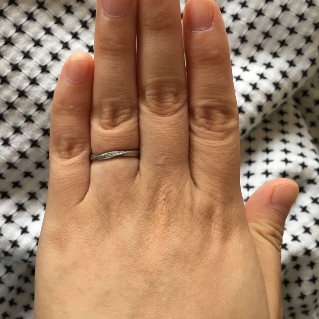 【festaria bijou SOPHIA(フェスタリア ビジュソフィア)の口コミ】 シンプルなデザインが長く着けても飽きがこなくていいなと思い購入しまし…