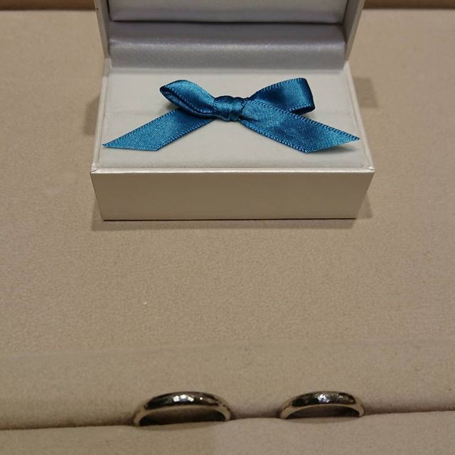 【輪-RIN-の口コミ】 2人で結婚指輪を探していました。いろんなブランドの指輪を見てまわりまし…