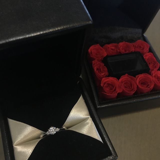 【エクセルコダイヤモンド(EXELCO DIAMOND)の口コミ】 デザインがシンプルで可愛らしく、指にはめたときに一番ダイヤモンドがキ…