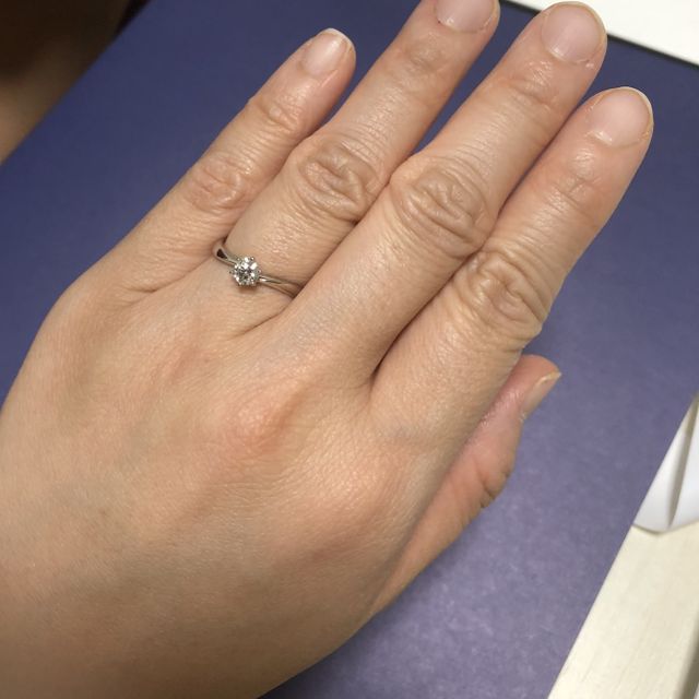 【4℃ BRIDAL(ヨンドシーブライダル)の口コミ】 当初、ストレートラインが良いなと探していたのですが、たまたま勧められ…