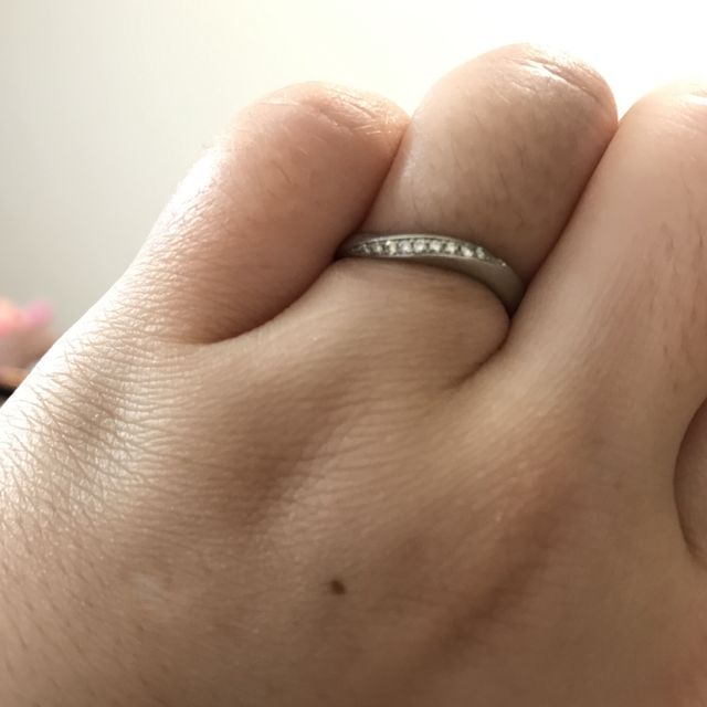 【4℃ BRIDAL(ヨンドシーブライダル)の口コミ】 普段でも外さずに身につけたかったのでシンプルなデザインのこの指輪に決…