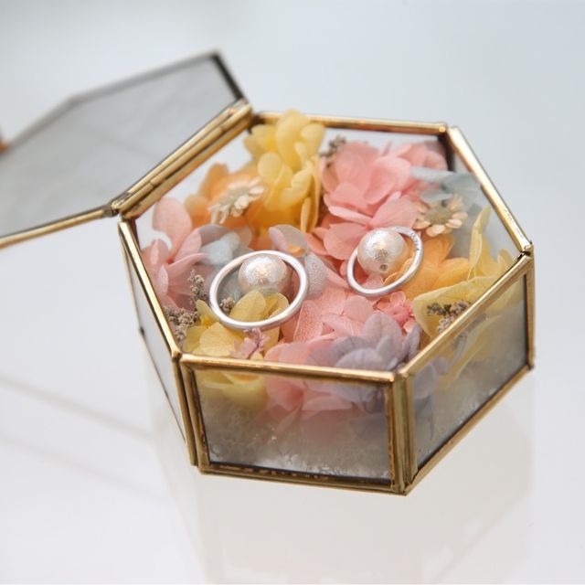 【AHKAH(アーカー)の口コミ】 シンプルで、つけた感じが肌馴染みが良かったので。ダイヤと刻印はリング…