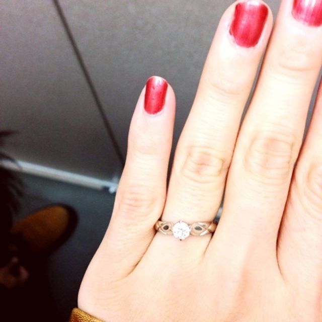 【シャネル(CHANEL)の口コミ】 中央の部分が花のようになっていてダイヤが反射して、実際のカラットより…