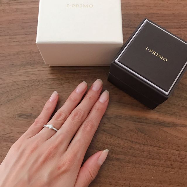 【アイプリモ(I-PRIMO)の口コミ】 丁寧な接客と指輪のフィット感で決めました。
百貨店でも下見をしていたの…