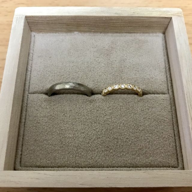 【YUKA HOJO(ユカホウジョウ)の口コミ】 婚約指輪をユカホウジョウに決め、婚約指輪と結婚指輪の重ね付けをしたか…