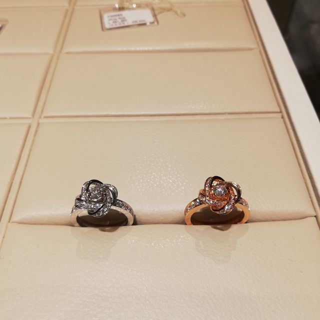 【ブシュロン(BOUCHERON)の口コミ】 三越に行ったらBOUCHERONがあったので、ふらっと立ち寄ってみました。婚約…