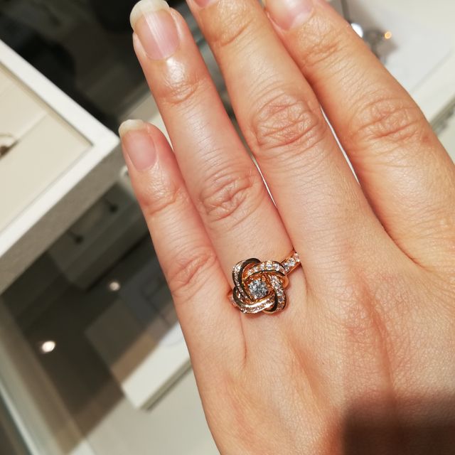 【ブシュロン(BOUCHERON)の口コミ】 三越に行ったらBOUCHERONがあったので、ふらっと立ち寄ってみました。婚約…