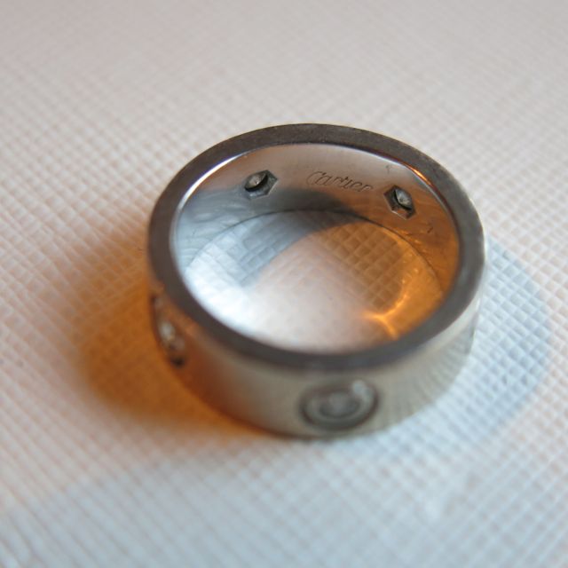 【カルティエ(Cartier)の口コミ】 カルティエの指輪はエレガントで大人な女性のイメージがあったので、婚約…