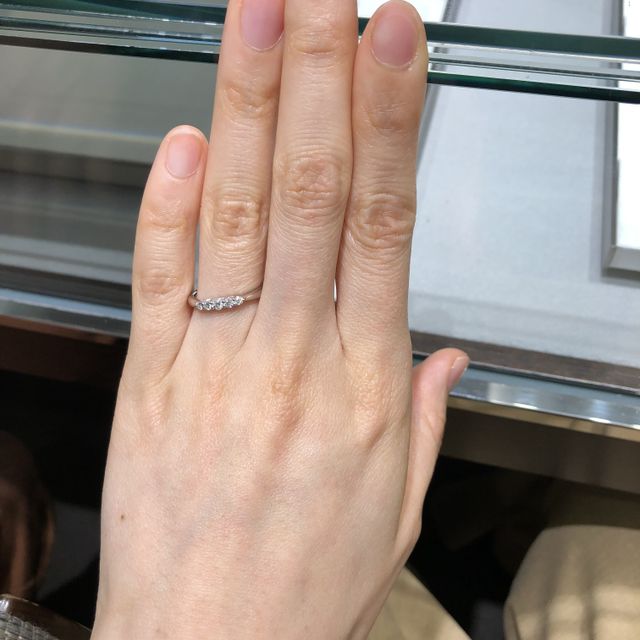 【アイプリモ(I-PRIMO)の口コミ】 5つのダイヤがとてもきれいで、試着したブランドの中では一番輝きがきれい…