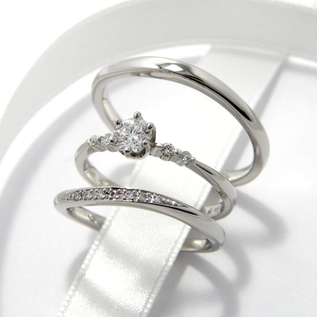 【TRESOR(トレゾア)の口コミ】 細めのシンプルなリングが良かったので細めで、軽くダイアがちりばめてあ…